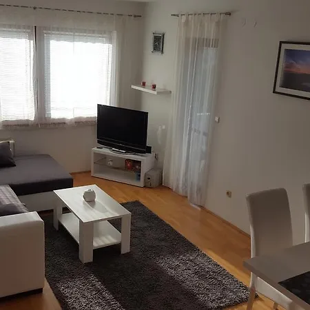Apartman Marnika Apartment *