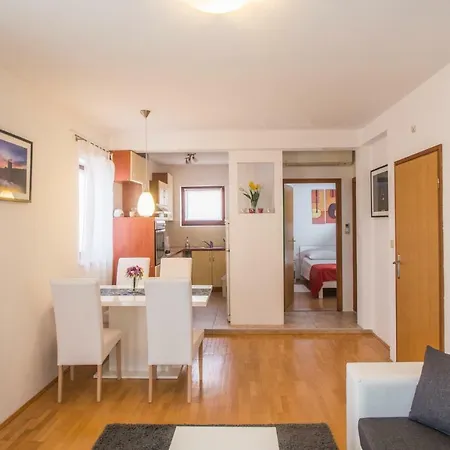 Apartman Marnika Apartment *